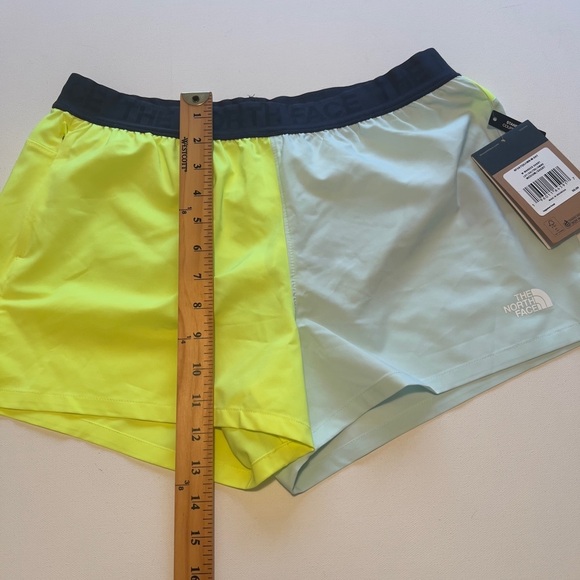 NWT The North Face Wander Shorts Womens 
Medium Neon / Blue Running Outdoor (E3) - Picture 2 of 8